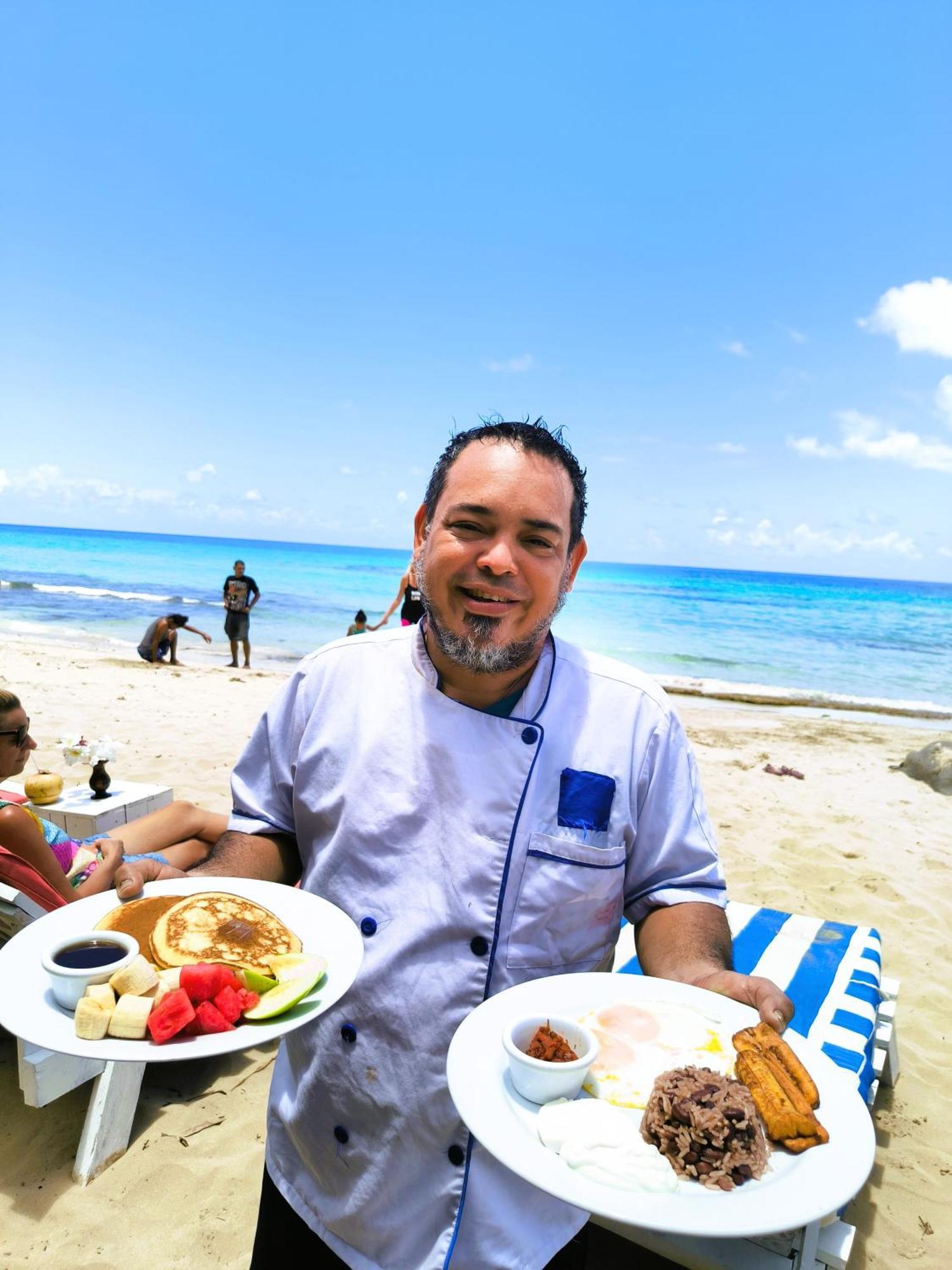 Paraiso Beach Hotel Brig Bay 외부 사진