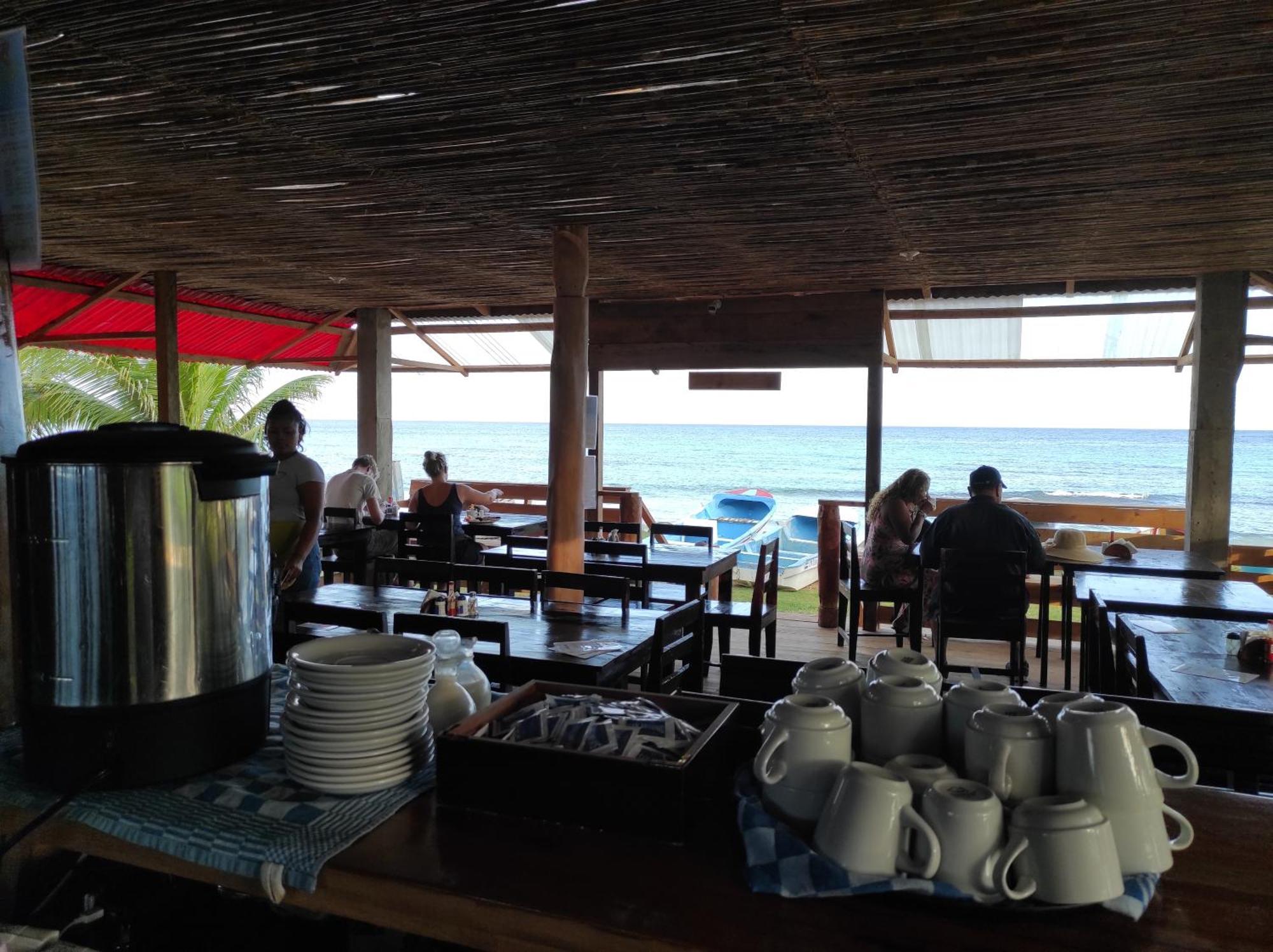 Paraiso Beach Hotel Brig Bay 외부 사진