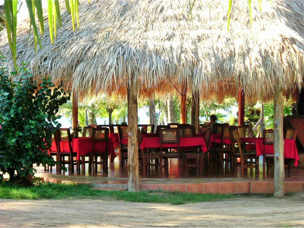 Paraiso Beach Hotel Brig Bay 외부 사진