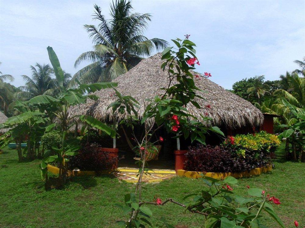 Paraiso Beach Hotel Brig Bay 외부 사진