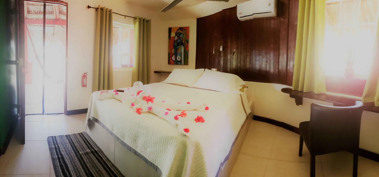 Paraiso Beach Hotel Brig Bay 외부 사진