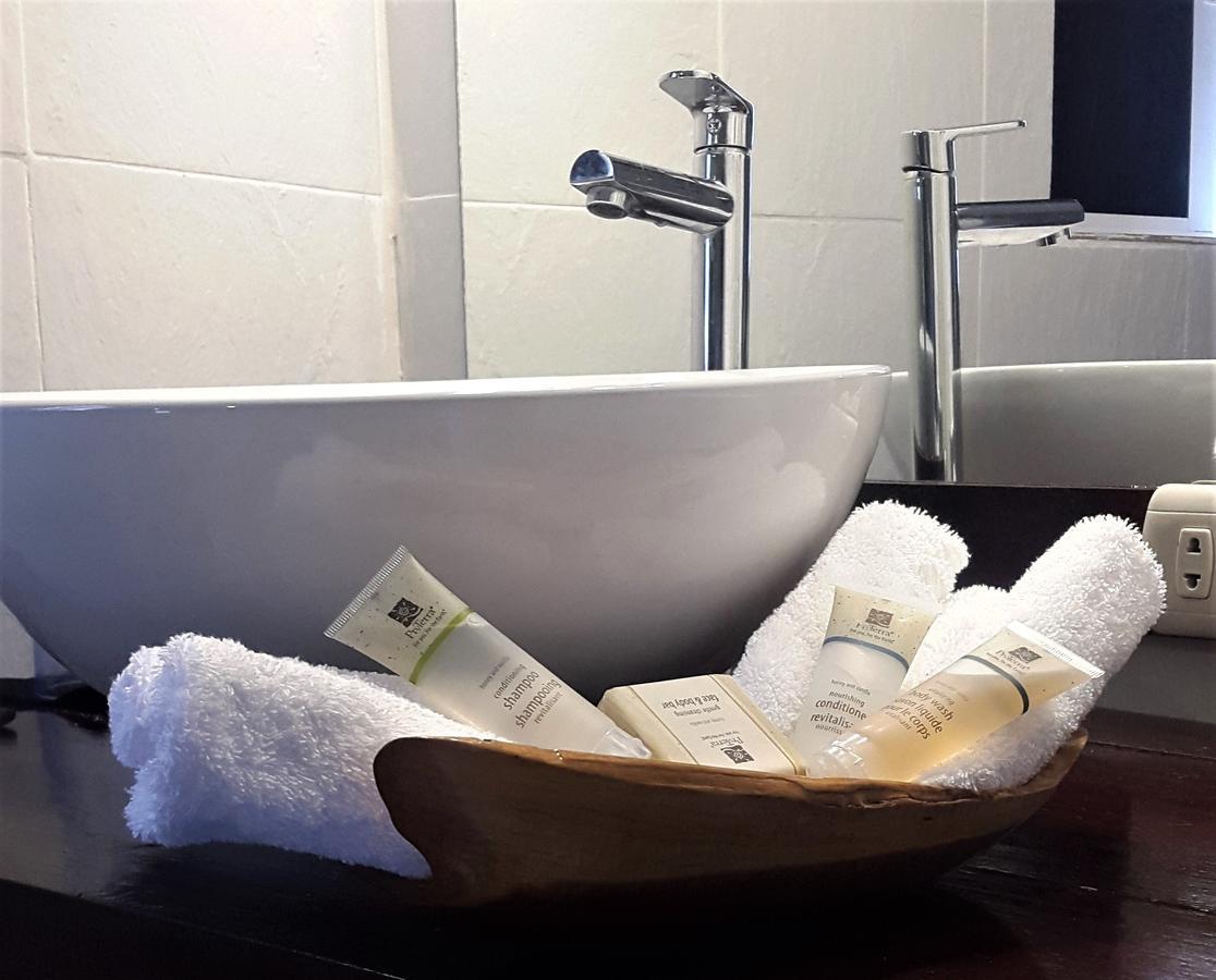 Paraiso Beach Hotel Brig Bay 외부 사진