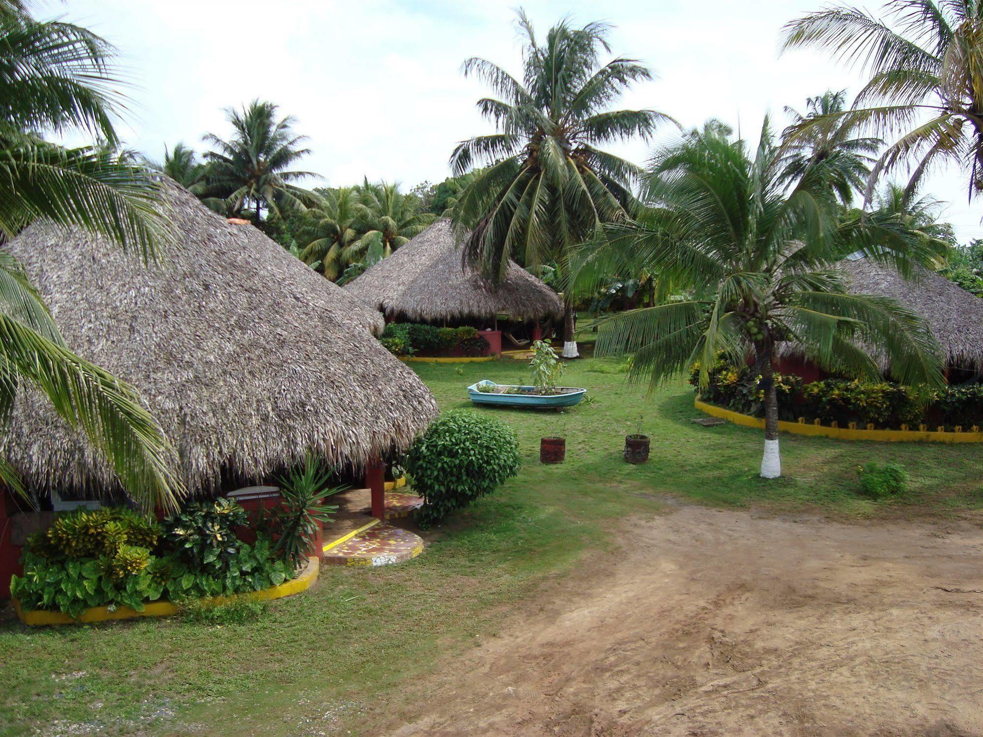 Paraiso Beach Hotel Brig Bay 외부 사진